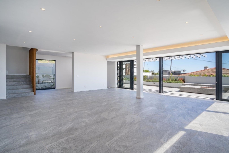 4 Bedroom Property for Sale in Fresnaye Western Cape
